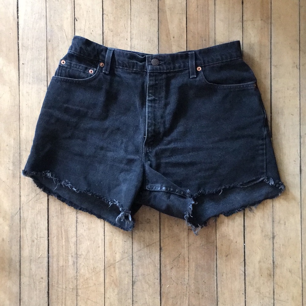 Levi’s 550 cutoff shorts